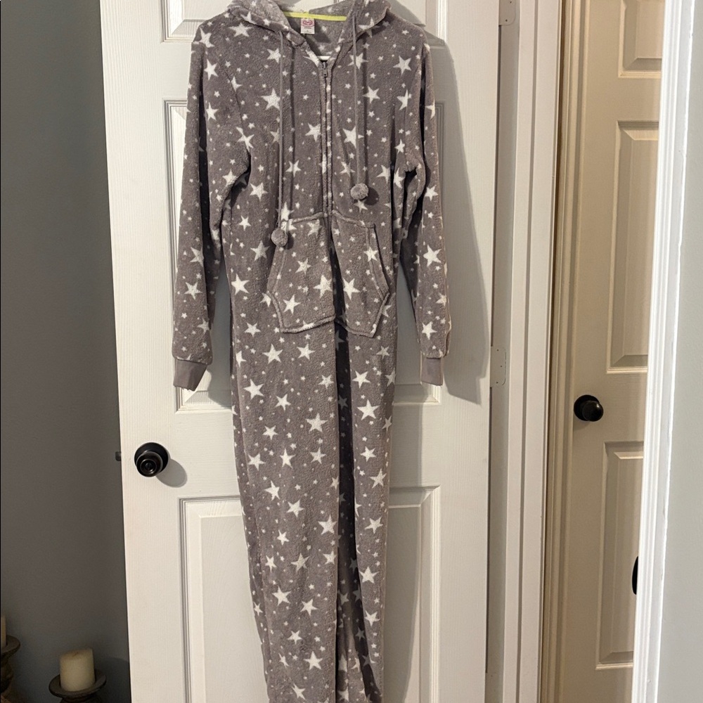 Grey fleece onesie with hoodie, white star design, size large